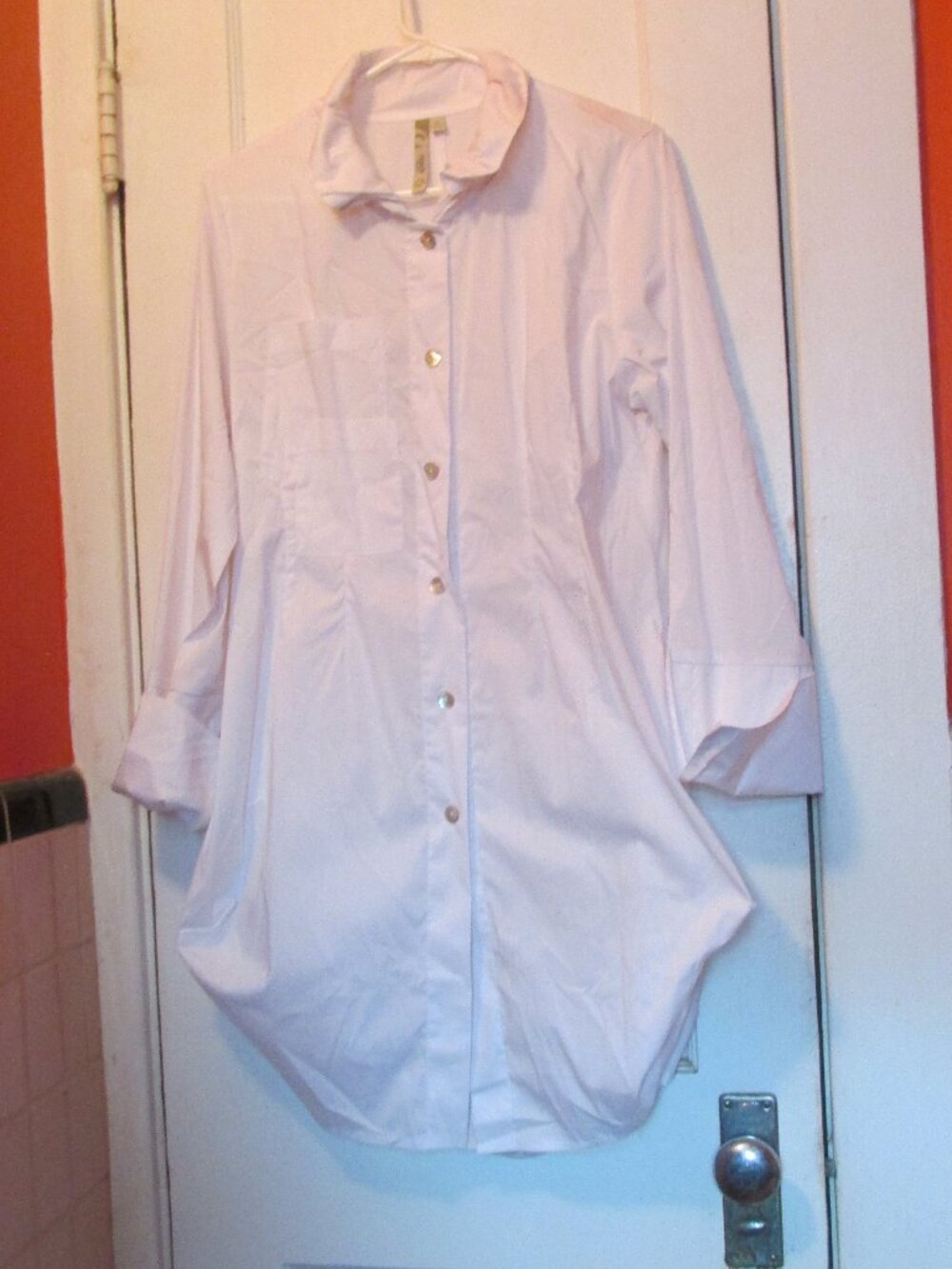 Comfy USA White Tokyo Shirt Tunic Size Medium Double Pocket Button Ruched Collar
